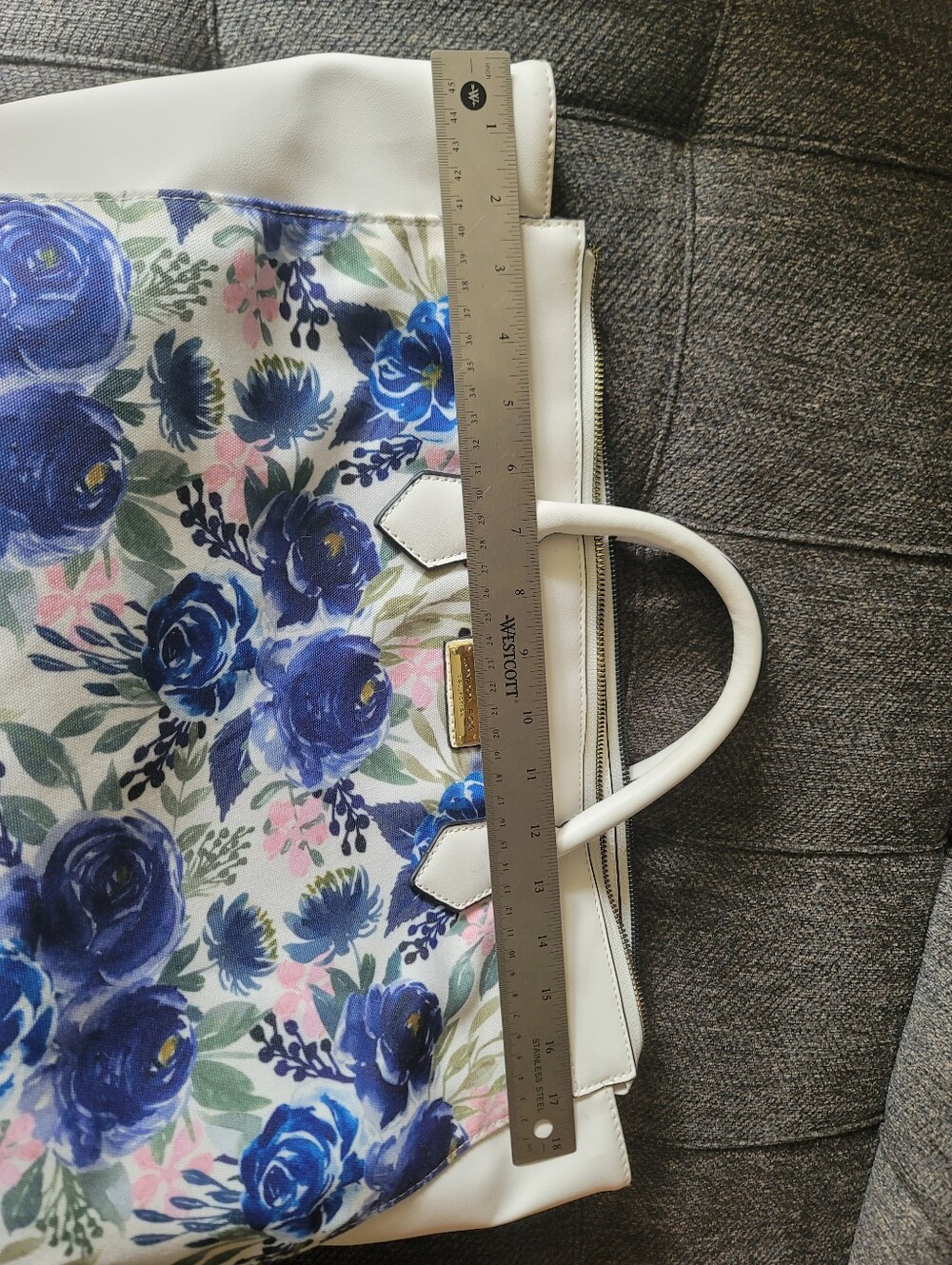 London Fog Floral Weekender Bag - Picture 8 of 14